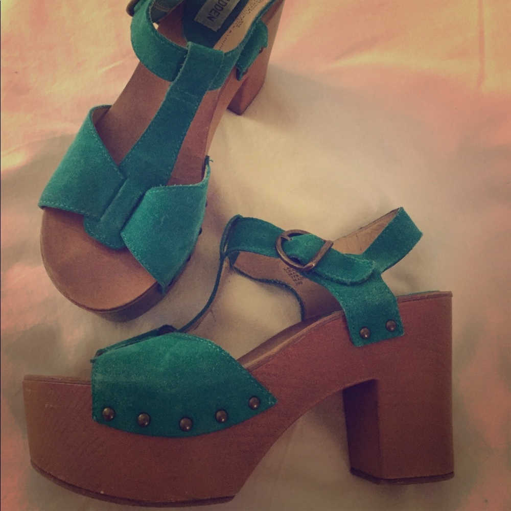 Steve Madden Platform sandal with nail detail